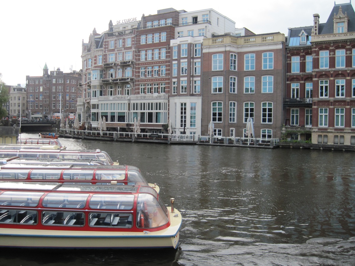24- Amsterdam- Barconi sul canale Rokin